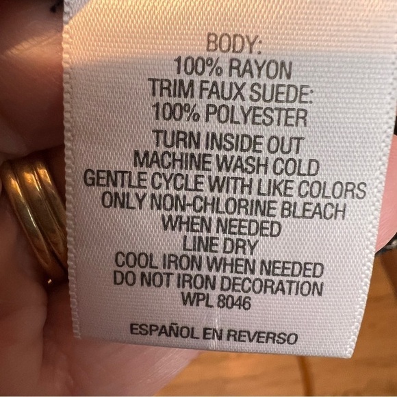 STYLE & CO Black Floral Top w/ Long Sleeves & Elastic Cuff. Size Large. Tie Neck - Picture 7 of 8